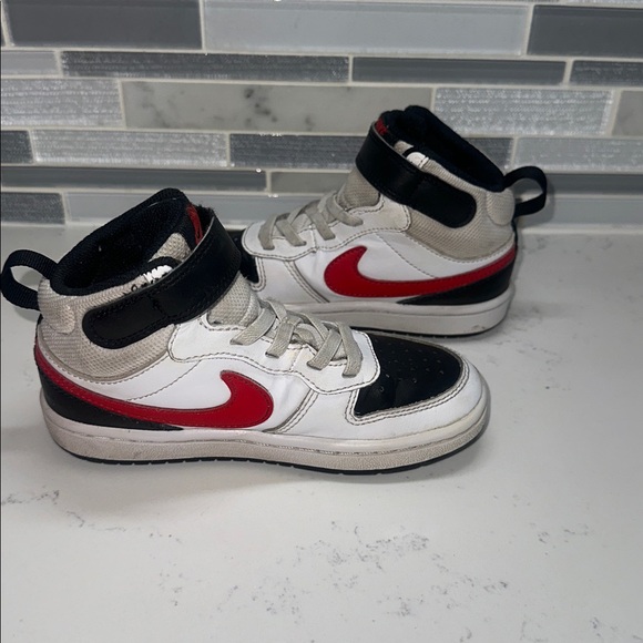 Kids Nike Borough Mid 2 kids size 11c White/Black/Red - Picture 7 of 9